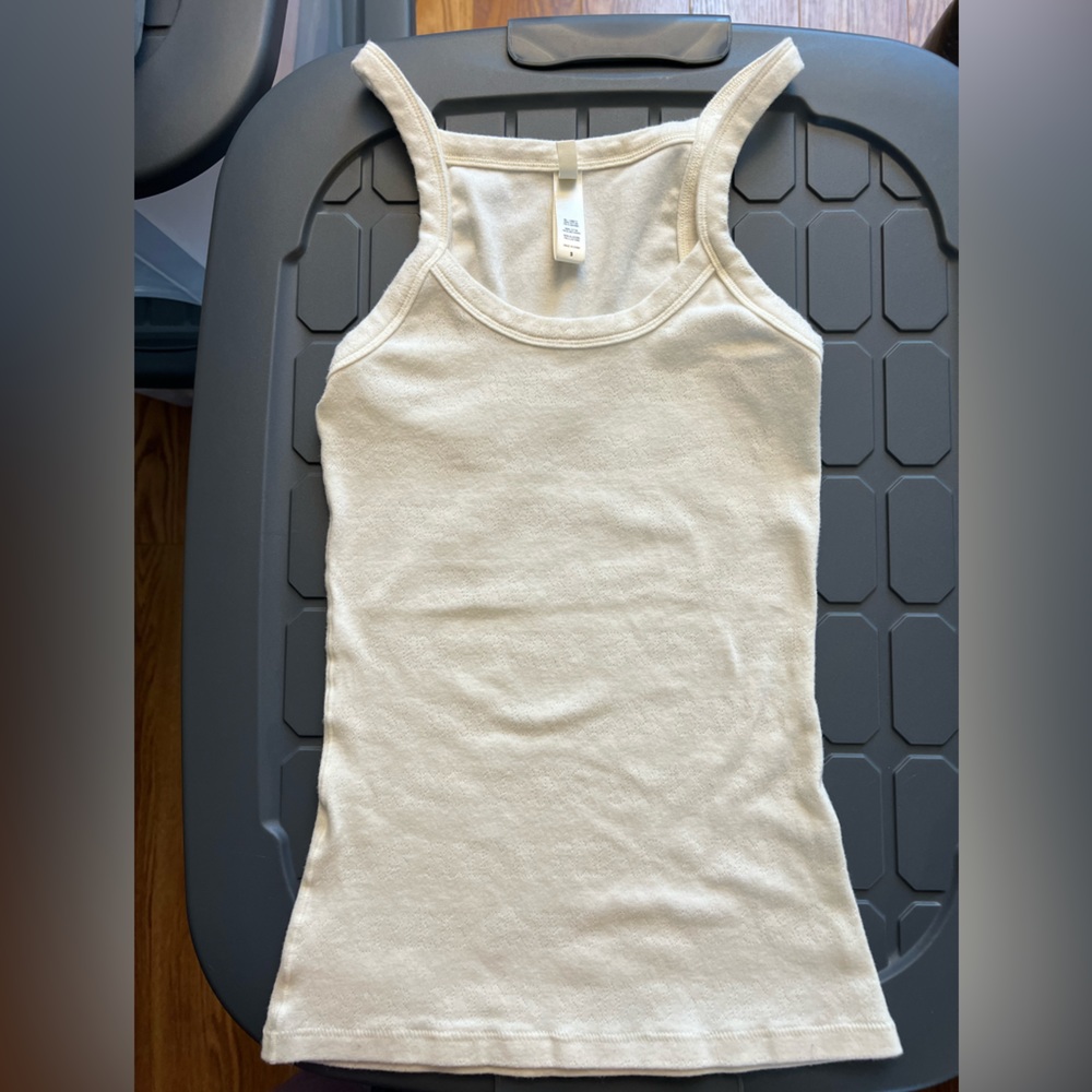 SKIMS LOGO POINTELLE STRAPPY TANK |
BONE / S